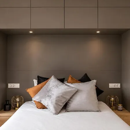 아파트 Luxury With Balcony & Views 부쿠레슈티
