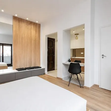 아파트 Luxury With Balcony & Views