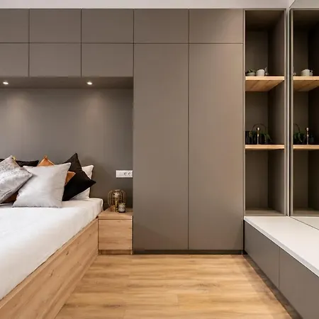 Luxury With Balcony & Views * 부쿠레슈티